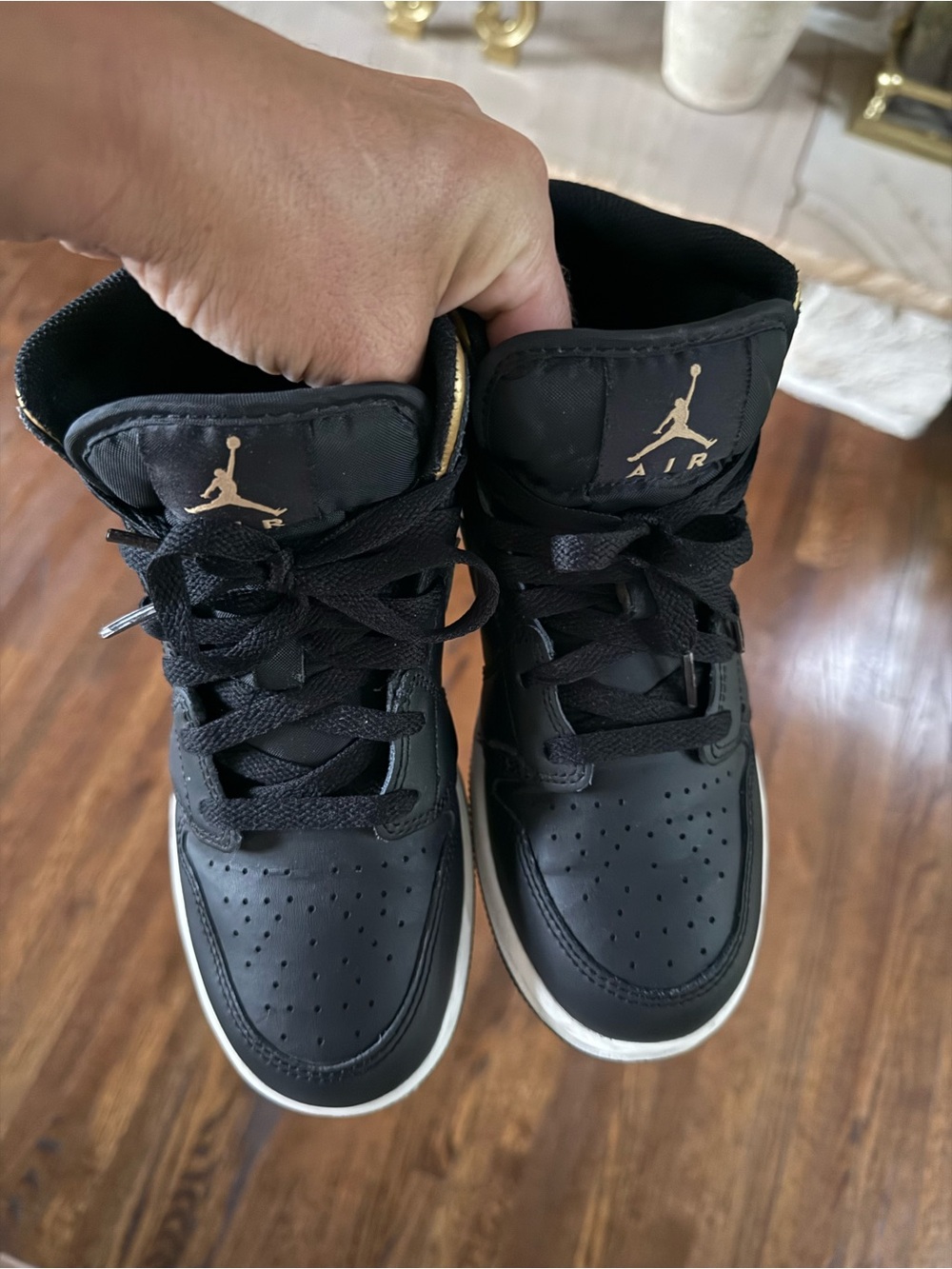 Jordan Youth Black & Gold mid Sneakers sz 5